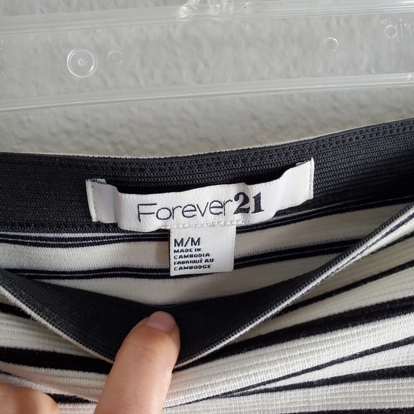 Forever 21 Black & White Striped Skirt - size M - Picture 5 of 5